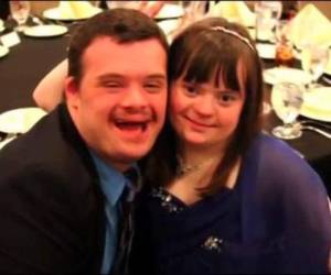 La pareja hace dos años que están juntos y planean casarse en los próximos años. Ambas familias dicen que aunque todo está ocurriendo rápidamente, la pareja está destinada a estar junta.