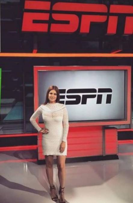 FOTOS: Ella es Carolina Padrón, la hermosa periodista venezolana de ESPN que está en Honduras