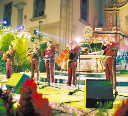 Voces unidas para cantarle a la virgen de Suyapa