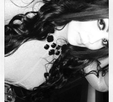 Hija de capo mexicano publica sensuales fotos en Facebook