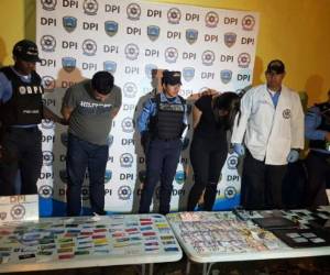 Los detenidos fueron puestos a la orden de las autoridades tras su captura por clonación de tarjetas de crédito.