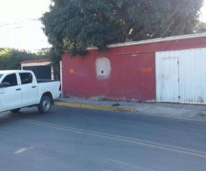 Agentes de diversas fuerzas de seguridad realizan un operativo en las casas de masaje para corroborar si menores de edad trabajan en esos establecimientos.