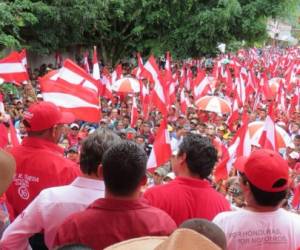 El político liberal estuvo el fin de semana en Marcala, La Paz, y posteriormente se trasladó a Las Lajas, Comayagua.