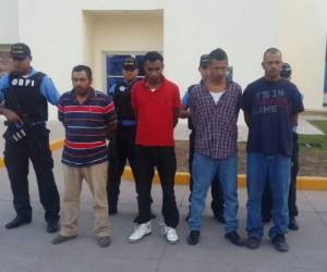 La detenidos: Edwin Josué Gutierrez Rodríguez, (25); Carlos Humberto Castillo, (37); Selvin Omar Martínez López, (39); y Raúl Daniel Matamoros Hernandez, (28).