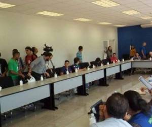 Aunque este día se instalaría la mesa de diálogo entre ambas partes, esto no fue posible ante la negativa de los miembros del Movimiento Estudiantil Universitario, foto: El Heraldo.