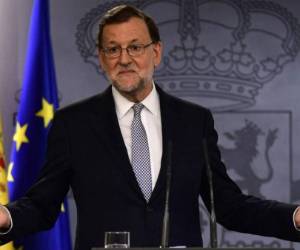A sus 61 años, el conservador Mariano Rajoy fue reconducido al poder en España, venciendo una guerra de desgaste contra sus jóvenes rivales que subestimaron su resistencia forjada tras 35 años de vida política.