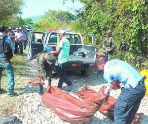 Autoridades policiales hicieron el levantamiento de los cuerpos en una calle entre San Antonio y Florida, en Copán.