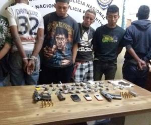 Los ocho supuestos miembros de la Mara Salvatrucha en la aldea Rincón Dolores de Comayagüela, capital de Honduras, informó la Policía Nacional.