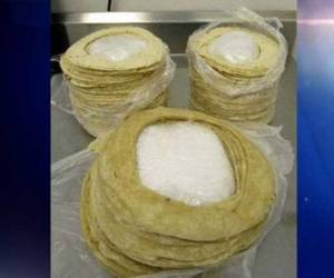 El hombre que no fue identificado, había perforado huecos en la pila de tortillas de cada paquete.