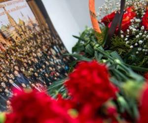 El Coro del Ejército Rojo cantó para los soldados en Afganistán, en Yugoslavia o en Chechenia.'Iban a Siria con una muy buena misión, una misión de paz', recordó el primer ministro ruso, Dimitri Medvedev. 'Es imposible aceptar esa pérdida'.