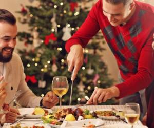 Aunque estamos en una temporada de exceso de alimentos, la nutrióloga aconseja mantener los hábitos cotidianos.