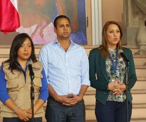 La viceministra de Seguridad, Alejandra Hernández junto a otros funcionarios hizo el anuncio de los cines comunitarios en Casa Presidencial.