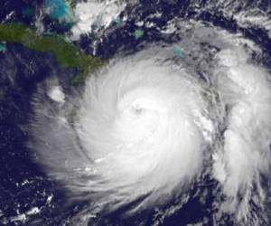 La potencia devastadora de Matthew azotaba este jueves el archipiélago de las Bahamas, tras dejar al menos 23 muertos en Haití, cuatro en República Dominicana y grandes daños en Cuba.