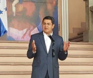 El mandatario hondureño será uno de los expositores de la Cumbre Mundial Textil y brindó declaraciones previo a su viaje.