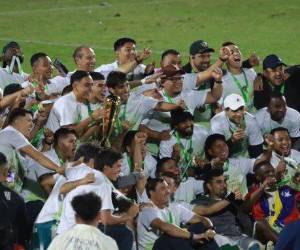 Antigua conquistó este sábado el torneo Apertura guatemalteco y enlazó su segundo título consecutivo, pese a perder por 1-0 ante Municipal.