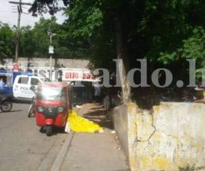 Según vecinos del lugar, al conductor le habrían disparado con un fusil R15 desde un taxi.