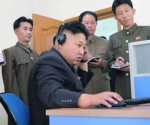 Los investigadores universitarios recurren a videos oficiales de los canales, en los que se ven lanzamientos de misiles o a Kim Jong-Un visitando fábricas, para tratar de saber más sobre los progresos que pueda hacer el país en sus programas armamentísticos.