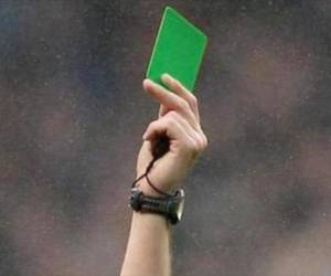 Cristian Galano es el primer jugador en recibir la tarjeta verde. Galano pasó a la historia en el juego entre el Vicenza y la Cesena.