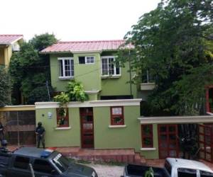 Una casa asegurada este jueves al subcomisionado de Policía Nacional, Mario Mejía Vargas estaba interconectada a dos residencias más que están a nombre de sus hermanos.