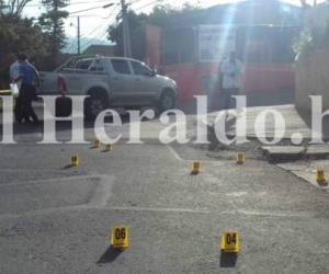 En este vehículo se conducía Lesbia Concepción Martínez, víctima de atentado criminal en colonia Miraflores. Fotos: Estalin Irias. ...