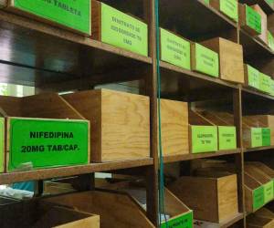 Las estanterías vacías de las farmacias reflejan la preocupante escasez de medicamentos en el departamento de Francisco Morazán.