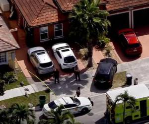 Los cuerpos de cinco personas muertas fueron hallados dentro de una casa de Miami Lakes, Estados Unidos. La tragedia se maneja como un homicidio-suicidio y se trata de una familia cubana que acababa de llegar al país norteamericano, a continuación los detalles.