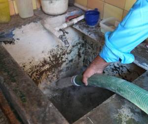 Unos 20,000 galones con agua entregó la Alcaldía en los sectores de Las Ayestas y El Bosque, donde habitan más de 20 mil familias.
