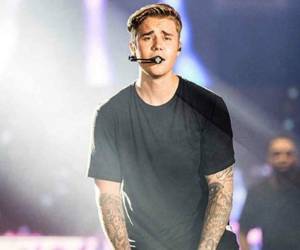 Afortunadamente, el músico supo como contener la caída y en cuestión de segundos se recuperó para seguir el show de su gira Purpose.