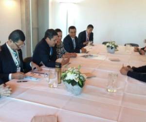En la reunión el mandatario destacó la mano de obra calificada y competitiva que ofrece el país.