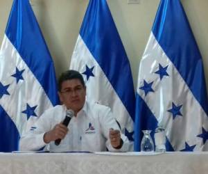El presidente Juan Orlando Hernández compareció este lunes ante los medios de comunicación para hablar sobre el tema de regulación de la reelección presidencial.
