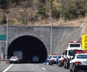 Dos personas fueron encontradas sin vida, una de ellas una mujer de 40 a 50 años, detalló la policía.