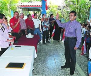 Julián Suazo, hijo del expresidente Roberto Suazo Córdova, fue juramentado como coordinador de La Paz.