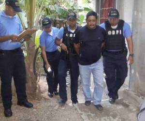 Al menos cinco personas fueron capturadas en las tres ciudades, donde se llevo a cabo la Operación Candado y múltiples decomisos de armas, vehículos y drogas.