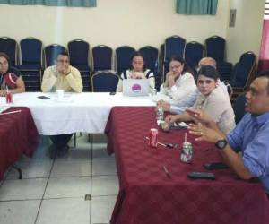 La federación de organizaciones no gubernamentales se reunión para analizar las denuncias de amenazas a muerte contra la comisión depuradora.