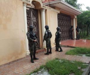 Aseguran lujosa mansión de la familia Matta en residencial Villas Mackay de San Pedro Sula, como parte de la Operación Terremoto.