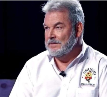 Huelgas de hambre, gallinas e indecisión política: Las polémicas de Roberto Contreras