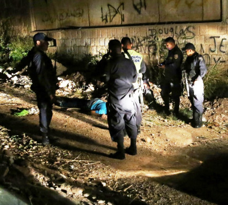 Investigan el misterioso crimen de un agente policial