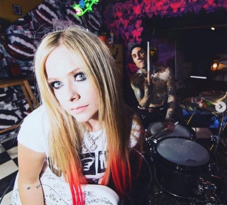 Ocho famosos que supuestamente murieron hace años y fueron sustituidos por gente idéntica a ellos (FOTOS)