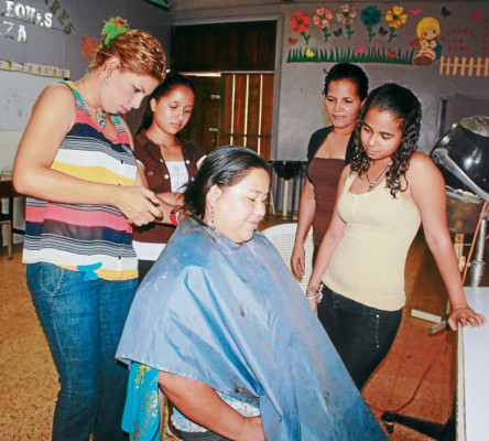 Talleres vocacionales captan a centenares de jóvenes de Danlí