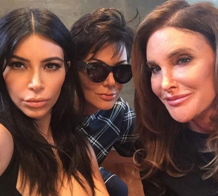 Kim Kardashian publica primera foto de su madre junto a su ex Caitlyn Jenner