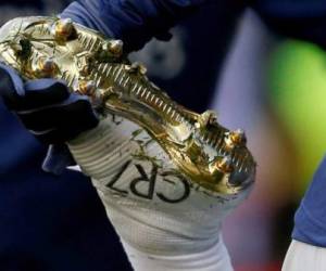 La foto de la polémica. Las botas con suela dorada de Cristiano Ronaldo (Foto: Redes / El Heraldo Honduras / Noticias El Heraldo / Deportes El Heraldo)