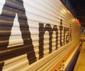 El servicio de trenes estadounidense Amtrak dijo en un comunicado que el tren Palmetto estaba en su camino entre Nueva York y Savannah (Georgia, noreste) cuando chocó con una excavadora en el sur de Philadelphia.