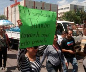 Docentes de Talanga se manifestaron este miércoles contra el aumento ya que no lo consideran digno (Foto: Emilio Flores/El Heraldo).
