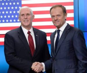 El vicepresidente estadounidense Mike Pence ofreció una rueda de prensa junto al presidente del Consejo Europeo, Donald Tusk.