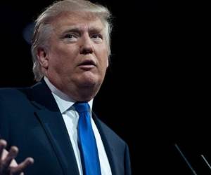 El presidente ha dicho que la pesquisa que lidera un fiscal especial, el exdirector del FBI, Robert Mueller, es una 'cacería de brujas' y se preguntó por qué los medios y los investigadores no han destinado recursos equivalentes para averiguar sobre los presuntos delitos de Clinton. Foto: AFP