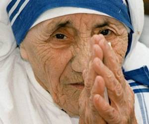 La Madre Teresa religiosa que dedicó toda su vida a la defensa de los desheredados en India.