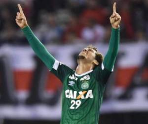 Hélio Zampier Neto, uno de los tres futbolistas del Chapecoense de Brasil que sobrevivió al accidente aéreo que dejó un saldo de 71 muertos en Colombia. Foto: AFP