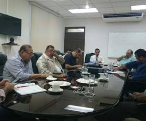 En total la deuda al sector transportistas asciende a 800 millones de lempiras, aseguran los agremiados al rubro.