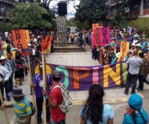 Dicha protesta es apoyada por varios movimientos estudiantiles de la UNAH, donde se dieron cita los miembros del Copinh. (FOTO: Eva Muñoz)