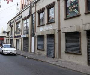 Los negocios que no ofrecen productos o servicios de primera necesidad no han podido abrir. Foto:Alex Pérez/ El Heraldo